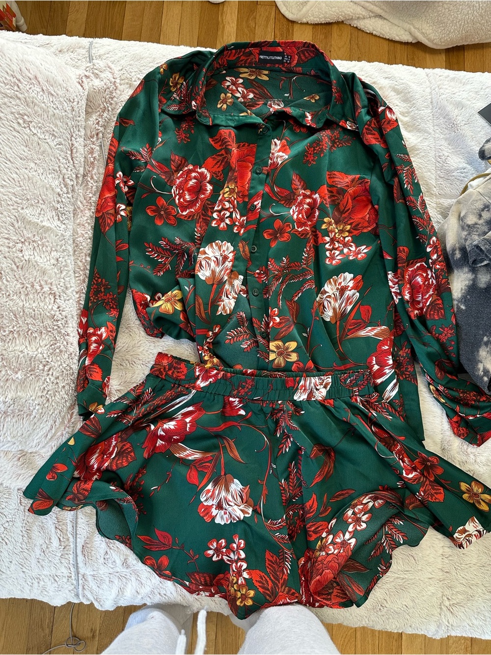 PrettyLittleThing Green Floral Shirt and Shorts Set with Red Flowers